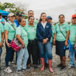 Durante supervisión técnica de obra de ampliación a 4 carriles, de la vía concesionada La Aurora–La T de Las Maravillas, la Prefecta Marcela Aguiñaga pone en marcha proyecto hidráulico clave, en el cantón Salitre