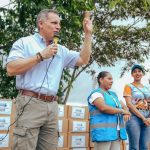 Prefectura del Guayas llevó asistencia por río a sectores de Samborondón afectados por las intensas lluvias