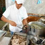 La tradición del encebollado busca a su nuevo rey en Guayaquil
