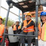 60 MUJERES GUAYASENSES BUSCAN CERTIFICARSE COMO OPERADORAS DE MAQUINARIA PESADA Y CAMIONES